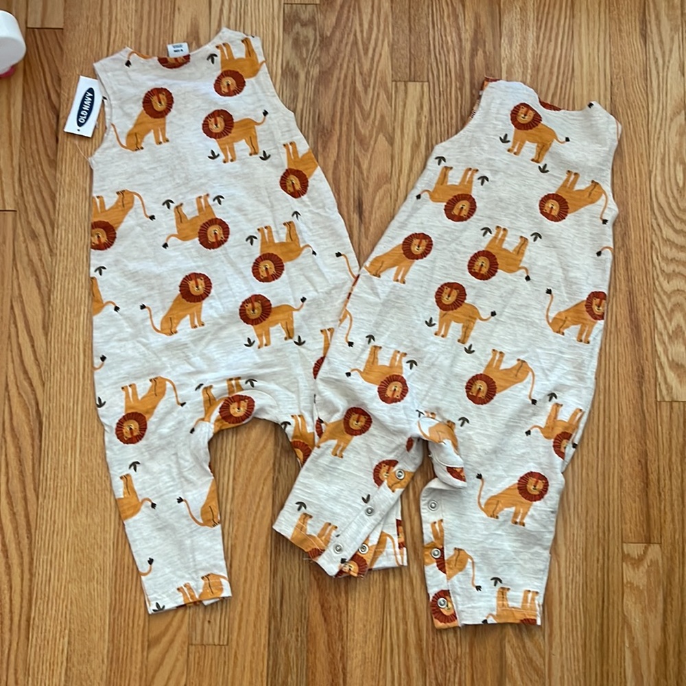 Old Navy Lion One Piece Shortalls Rompers Twins bundle - Picture 4 of 4